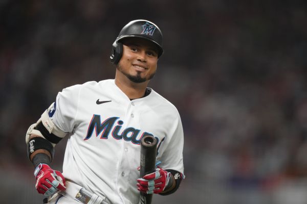 Source  Padres nearing deal for Marlins  Arraez