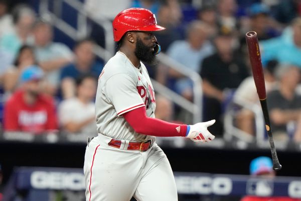 Reds sign veteran Harrison to minor-league deal