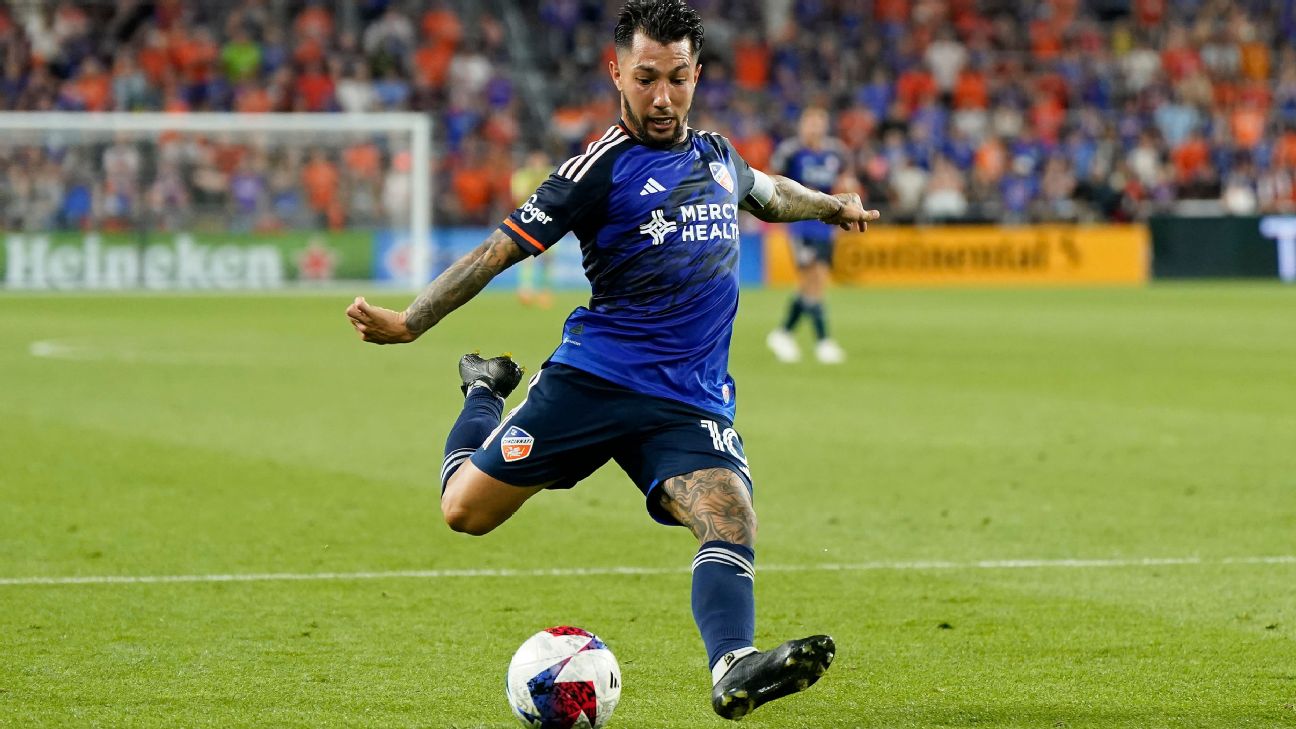 MLS All-Stars Fall to Arsenal; Kaka Captains, Larin Comes on Late