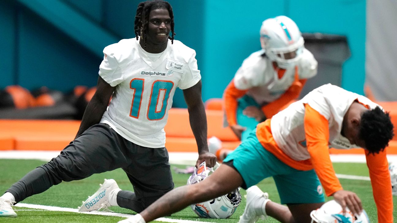 Dolphins News: Tyreek Hill Sets Lofty Individual, Team Goals For Next  Season 