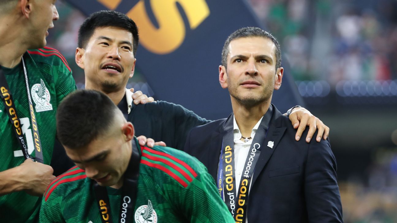 Sources: Lozano set to stay on as Mexico coach