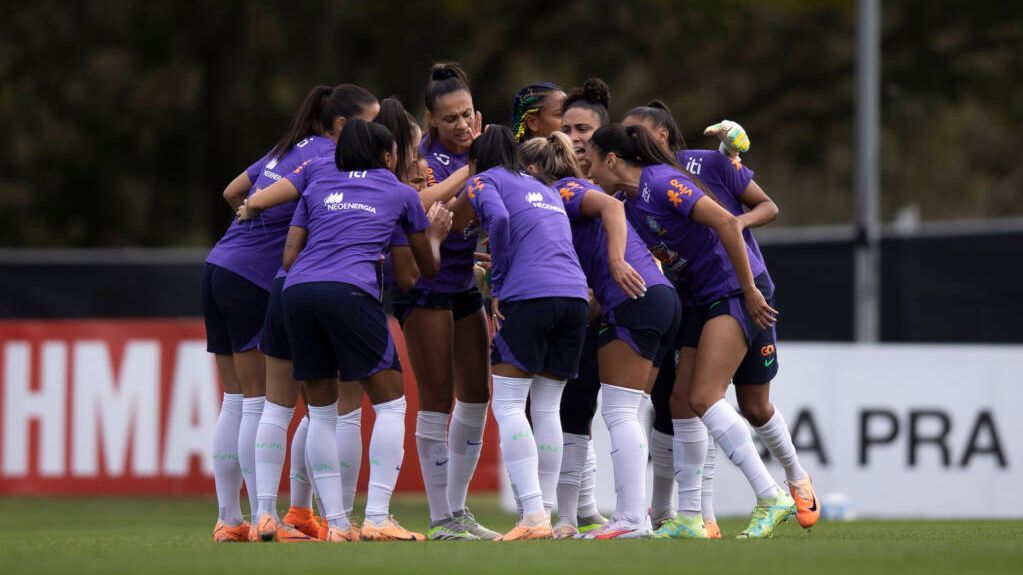 Seleção feminina encerra último período de preparação no Brasil