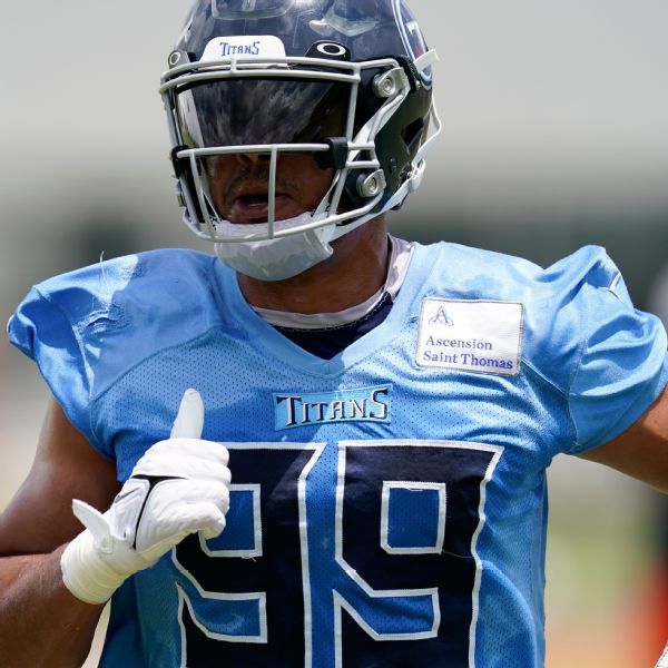 Report: Assault charge dropped for Titans' Weaver