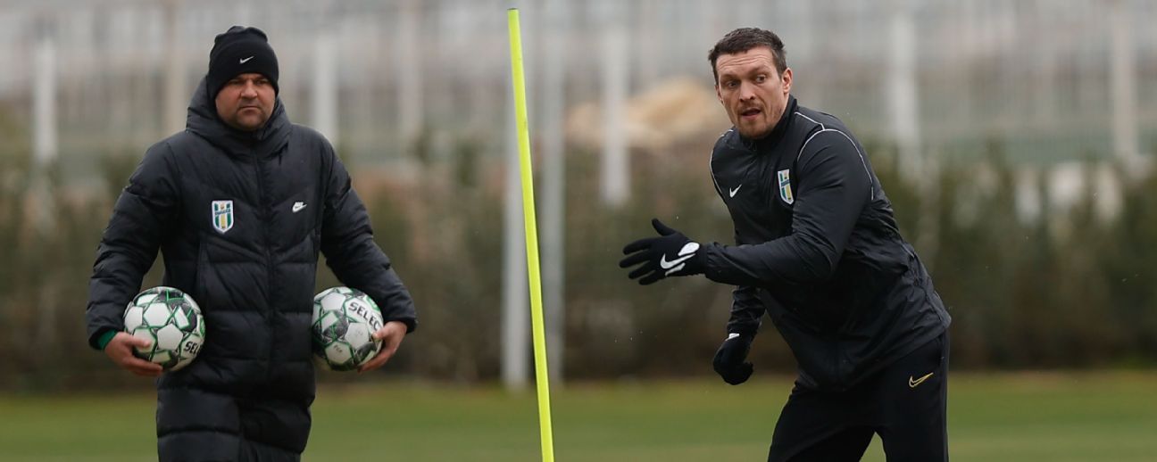 Usyk signs contract with Ukranian football club