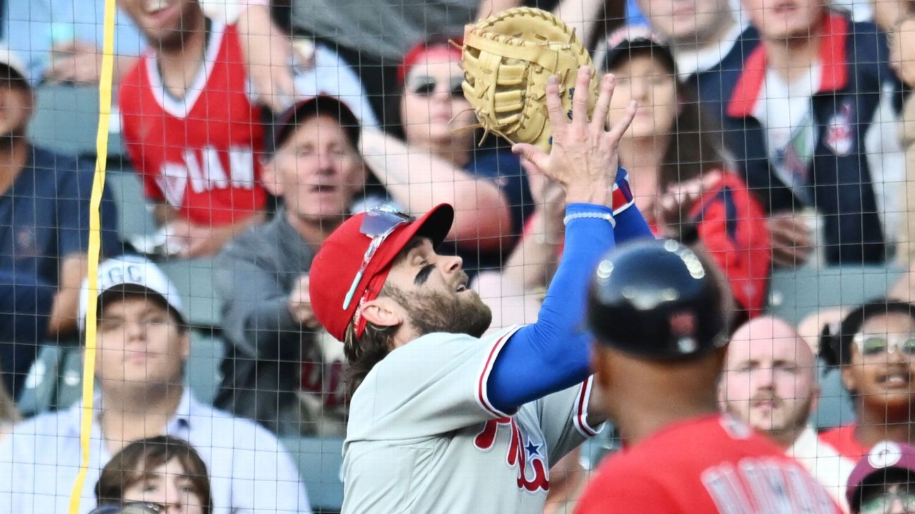 Phillies star Bryce Harper makes catch tumbling into photo pit in