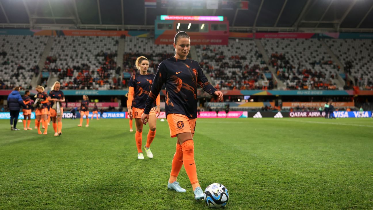 LIVE: Netherlands take on Portugal in Group E