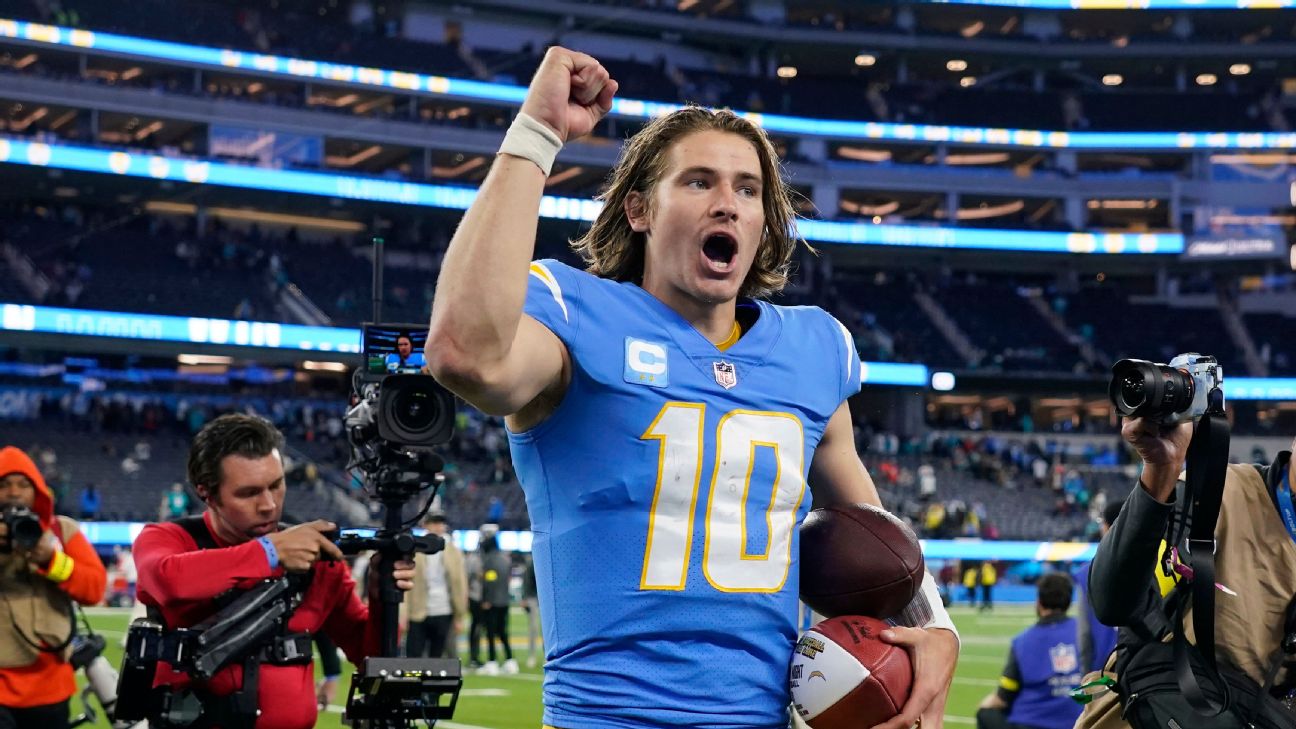 Justin Herbert-Chargers extension makes QB highest paid in NFL - Los Angeles  Times