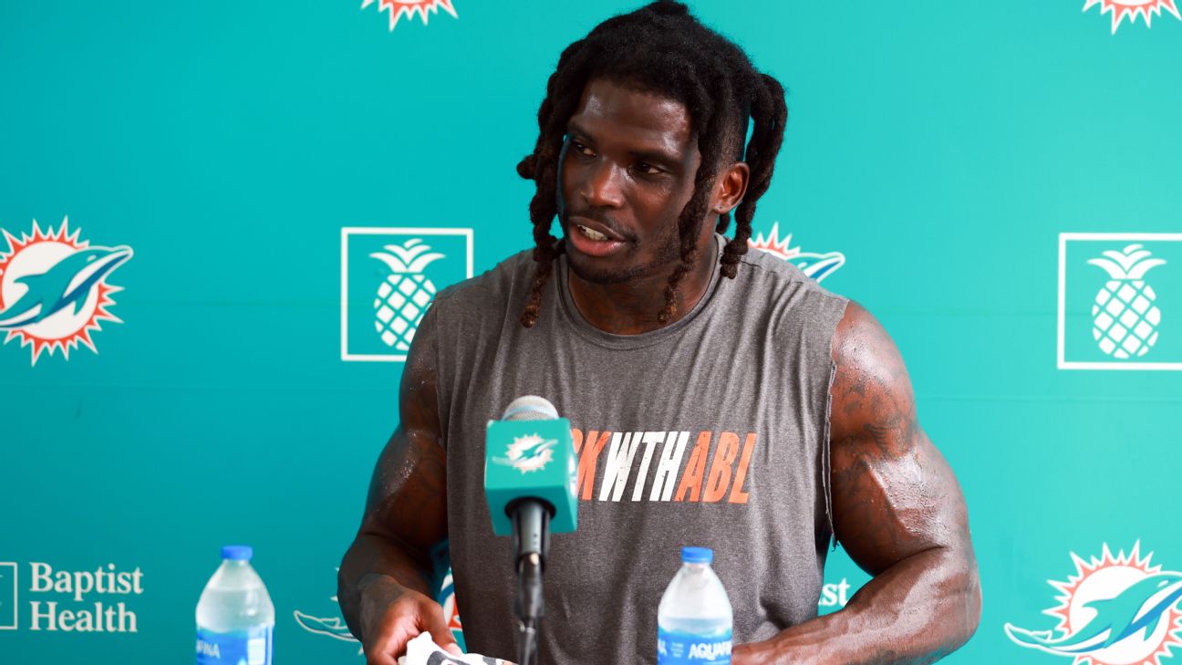 Dolphins report to training camp as WR Tyreek Hill reaches