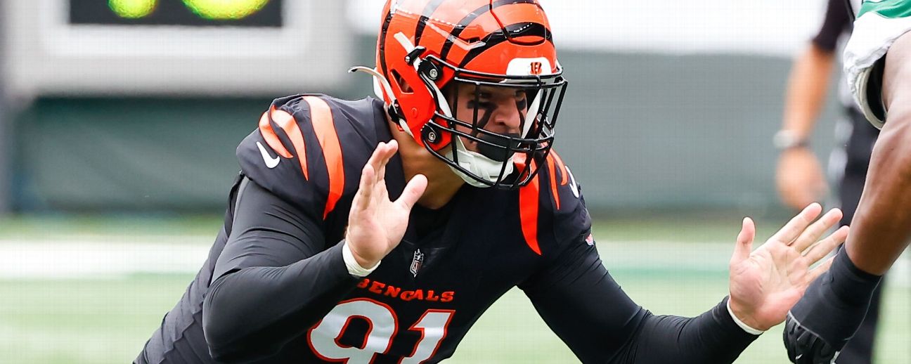 Trey Hendrickson, Cincinnati DE, leaves with leg injury vs Pittsburgh