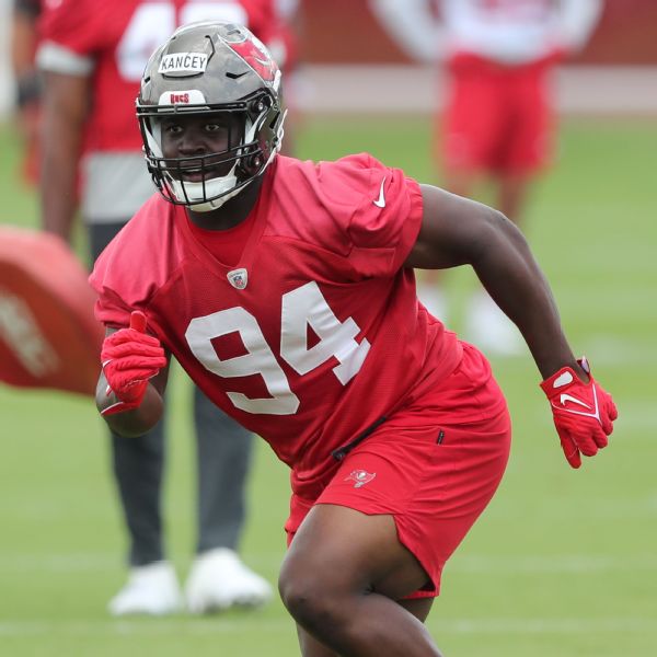 Bucs rookie DT Kancey carted off with calf strain