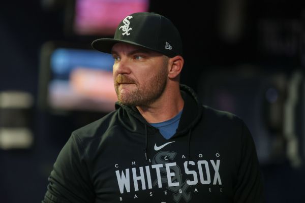 Hendriks has TJ surgery after return from cancer