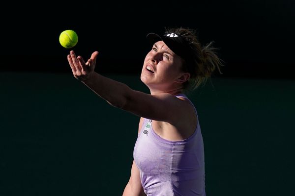 Noskova, Cornet make quarterfinals in Prague