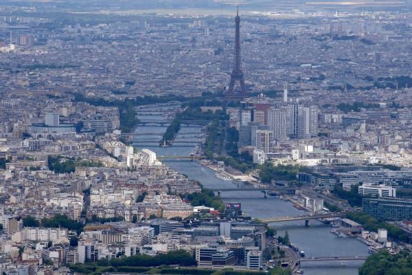 Paris  24  Won t shift opening unless risks emerge