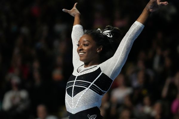 Biles stamps return with dominant win in Classic