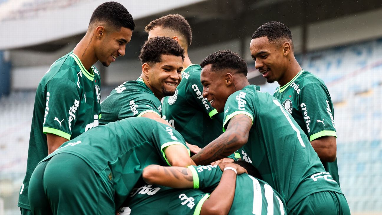 Palmeiras goleia o CSA por 6 a 2 no Pacaembu e continua na cola do