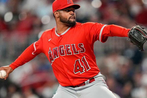 Braves add right-hander López on 3-year deal