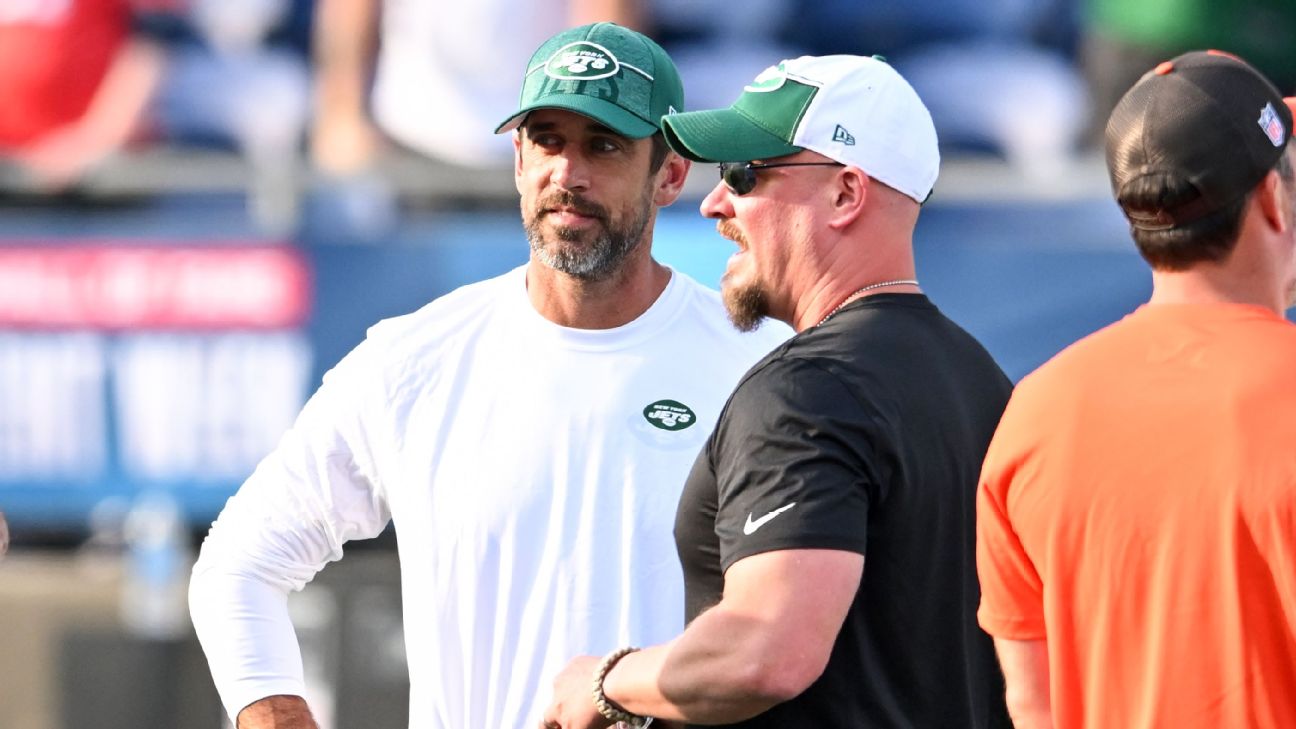 Rodgers backs Hackett: ‘I’m a believer’ in offense