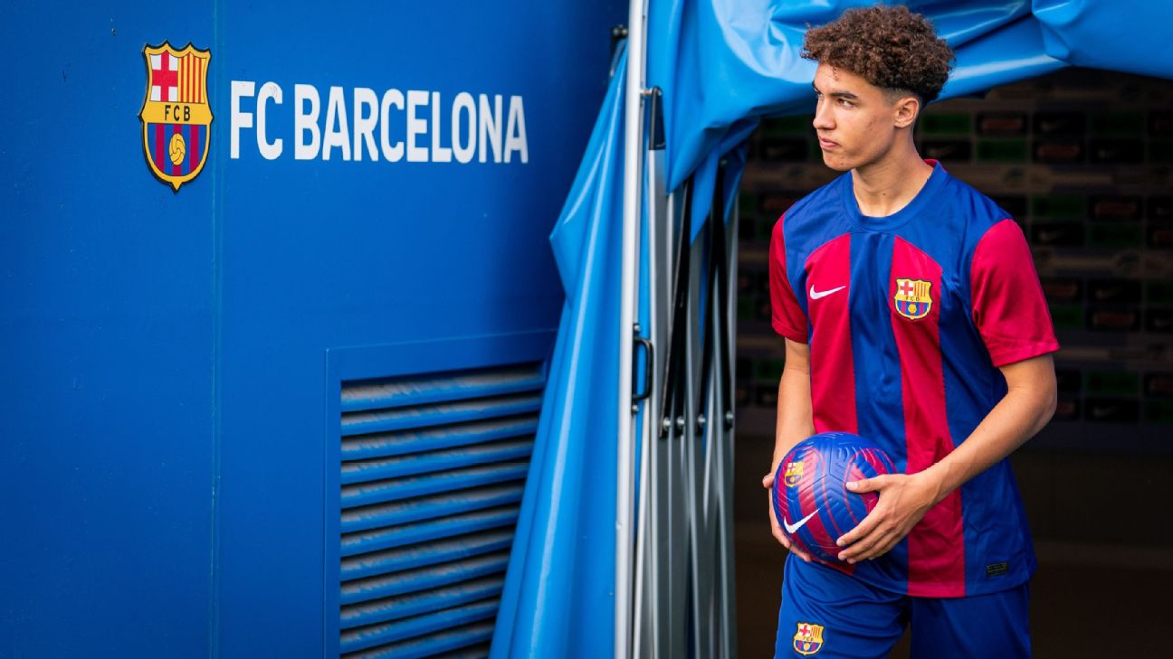 Jogador de 16 anos do Barcelona assina contrato com cláusula de R$ 5,3  bilhões