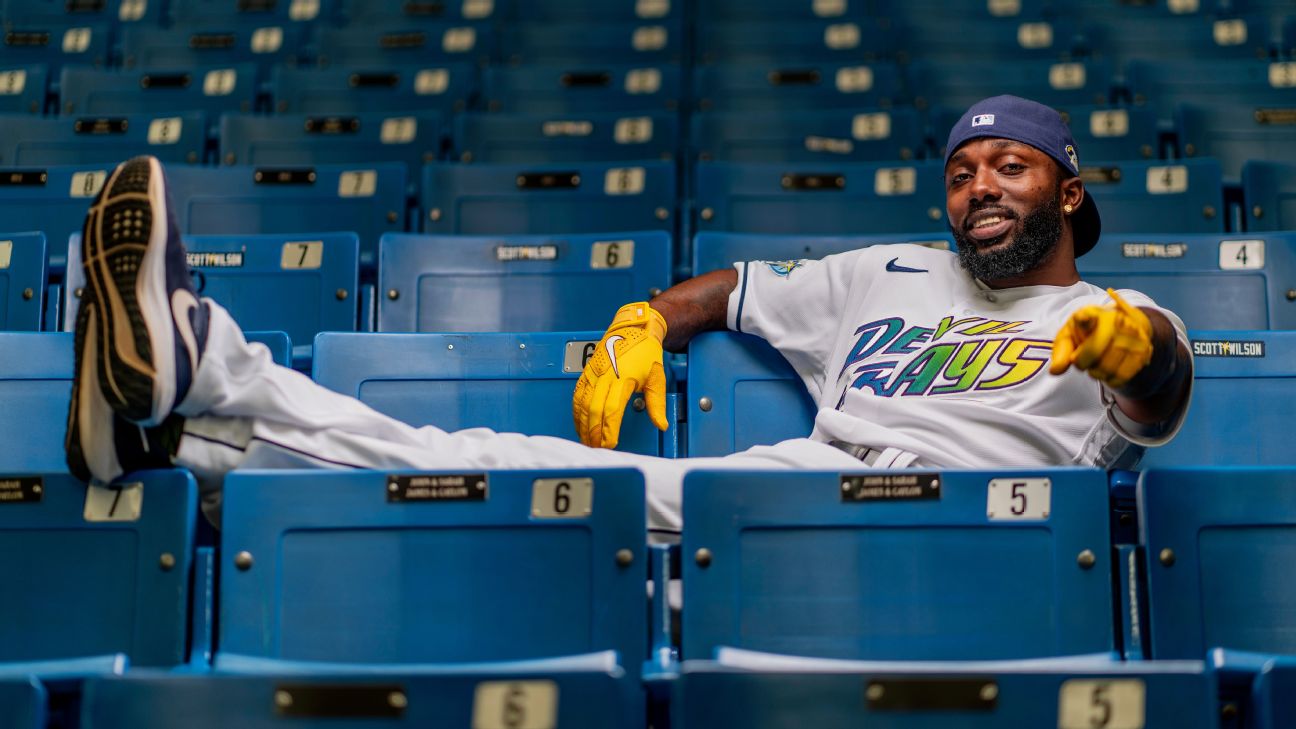 Dodgers batting practice attire triggers Braves announcer