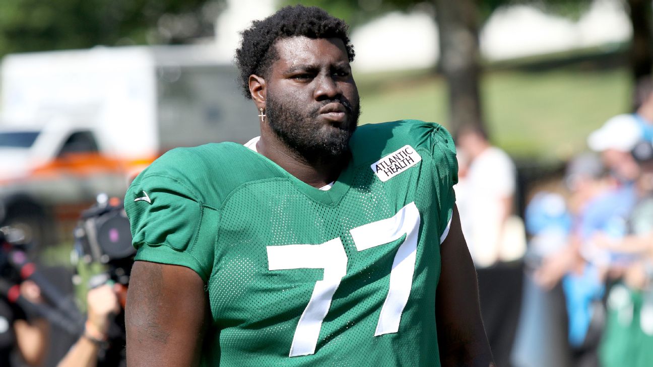 Former Jets OT Becton to join Eagles, agents say