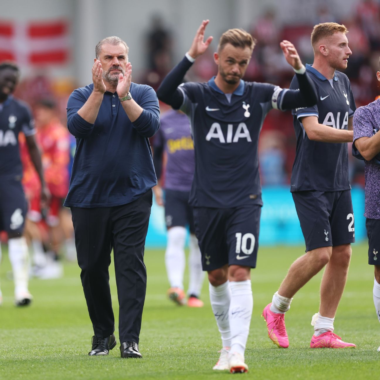 Tottenham sai atrás e arranca empate com o Brentford na retomada do Inglês  - Superesportes