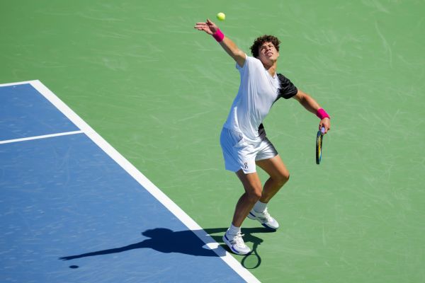 Shelton tops Eubanks in Cincinnati first round
