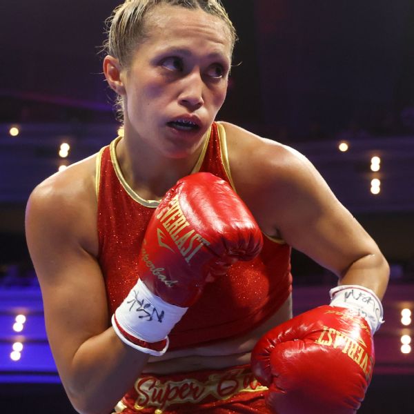 Strawweight champ Estrada set for finger surgery
