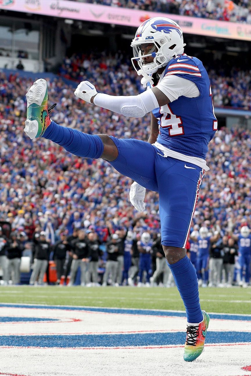 Buffalo Bills outside linebacker Von Miller ducks under Los Angeles Rams  left tackle Joe Noteboom en route to his second sack against his former team