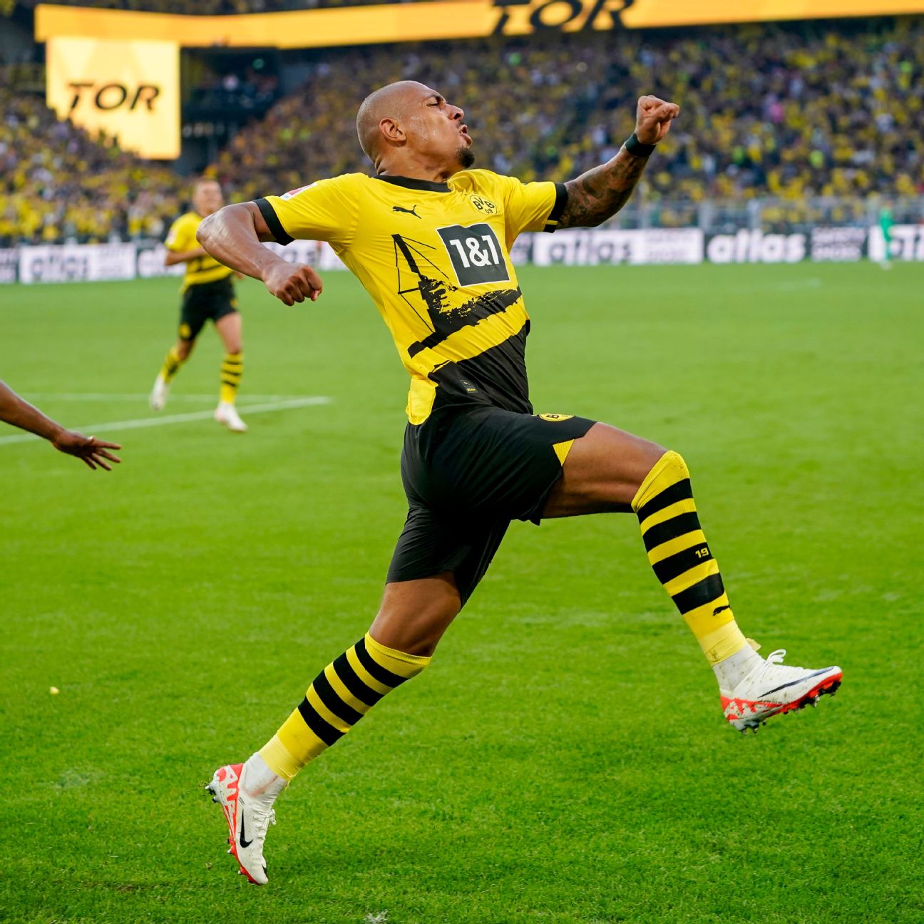 Bundesliga: Donyell Malen scores late to hand Dortmund 1-0 win