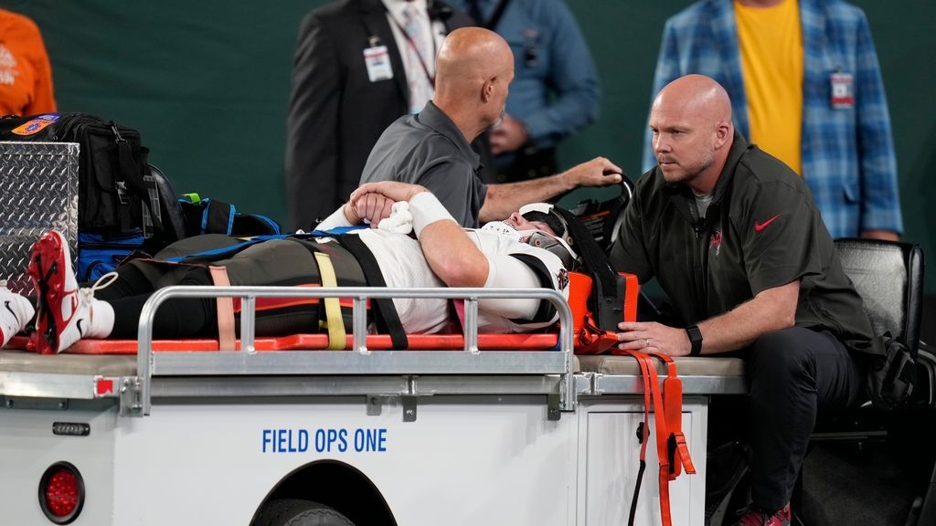 Buccaneers QB John Wolford carted off with neck injury ESPN