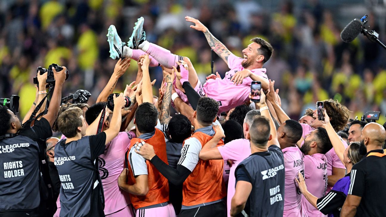 Inter Miami CF owner David Beckham lifts the Leagues Cup trophy after  News Photo - Getty Images