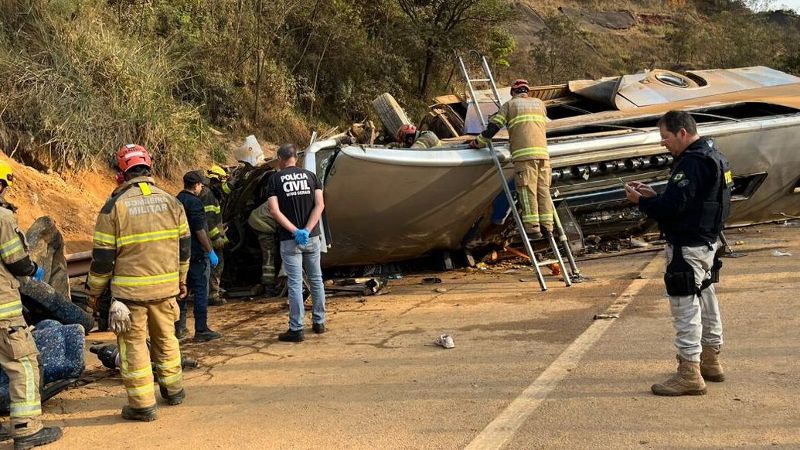 7 Corinthians fans killed in bus crash in Brazil