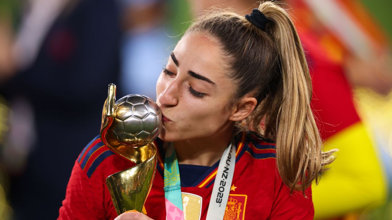 Spain's hero learns of dad's death after WWC final