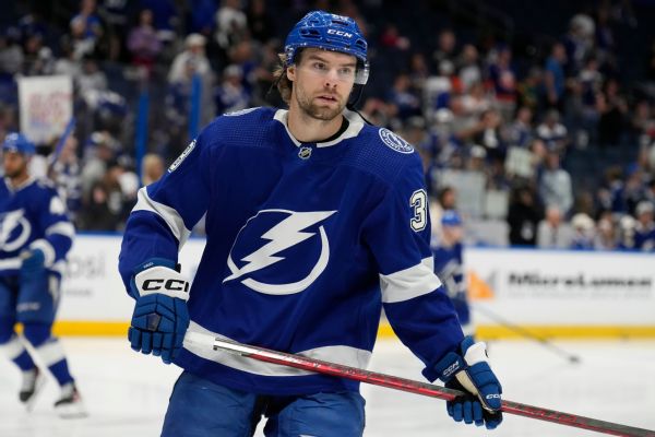 Lightning sign Hagel to 8-year, $52M extension