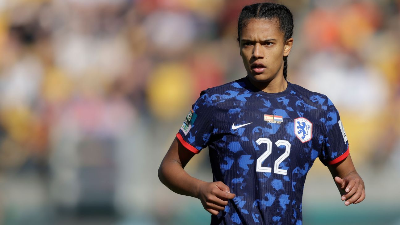Barca sign WWC star Brugts on free transfer