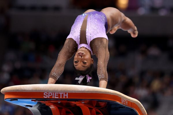 Biles wows on vault, leads U.S. championships