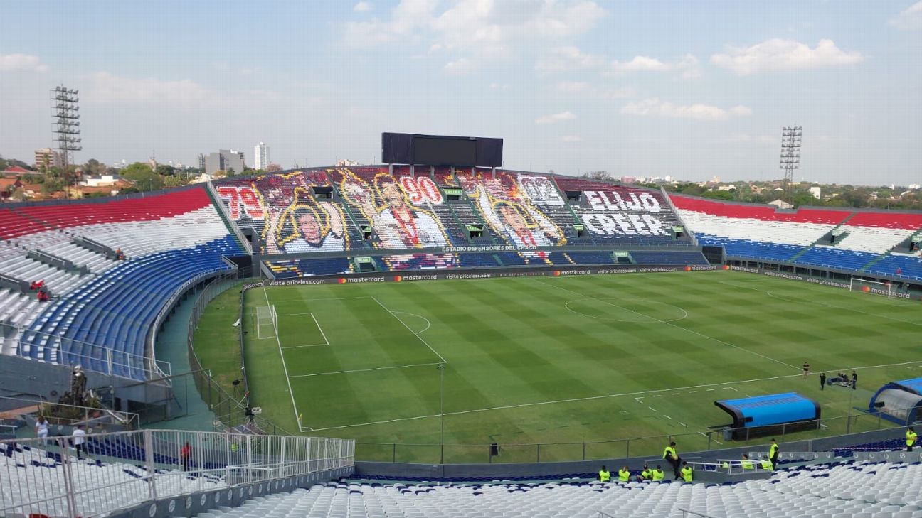 O Canto das Torcidas on X: Mosaico da torcida do Olimpia ontem, vs  Guaraní. no jogo em que o clube alvinegro conquistou o título nacional de  número 42.  / X