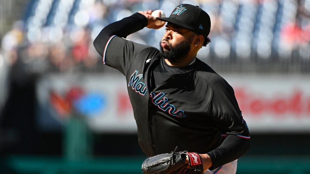 Johnny Cueto wins in return as Marlins keep pace in wild-card race - ESPN