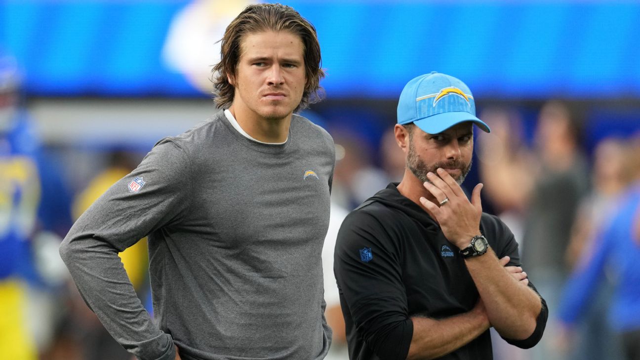 Jaguars rip Chargers; Justin Herbert risks ripped rib cartilage