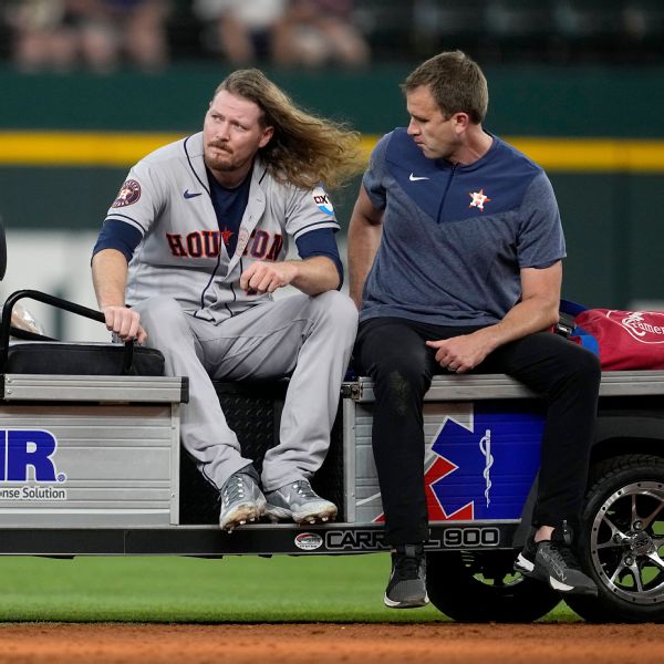 Astros' Stanek carted off in 9th with ankle injury