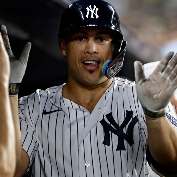 Yankees' Stanton has NY 'moment,' hits 400th HR