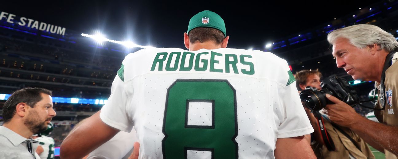 New York Jets defensive end Solomon Thomas (94) waits with