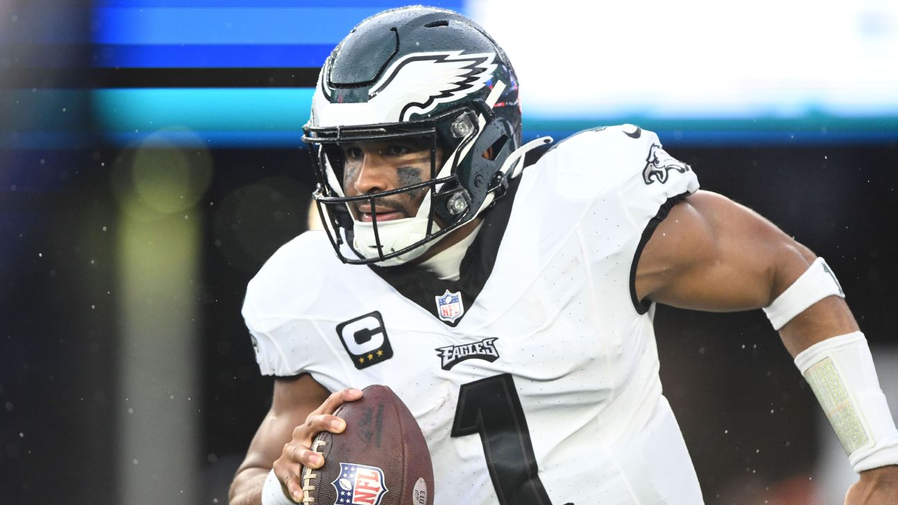 Jalen Hurts, Eagles build early lead, hang on to beat Patriots 25