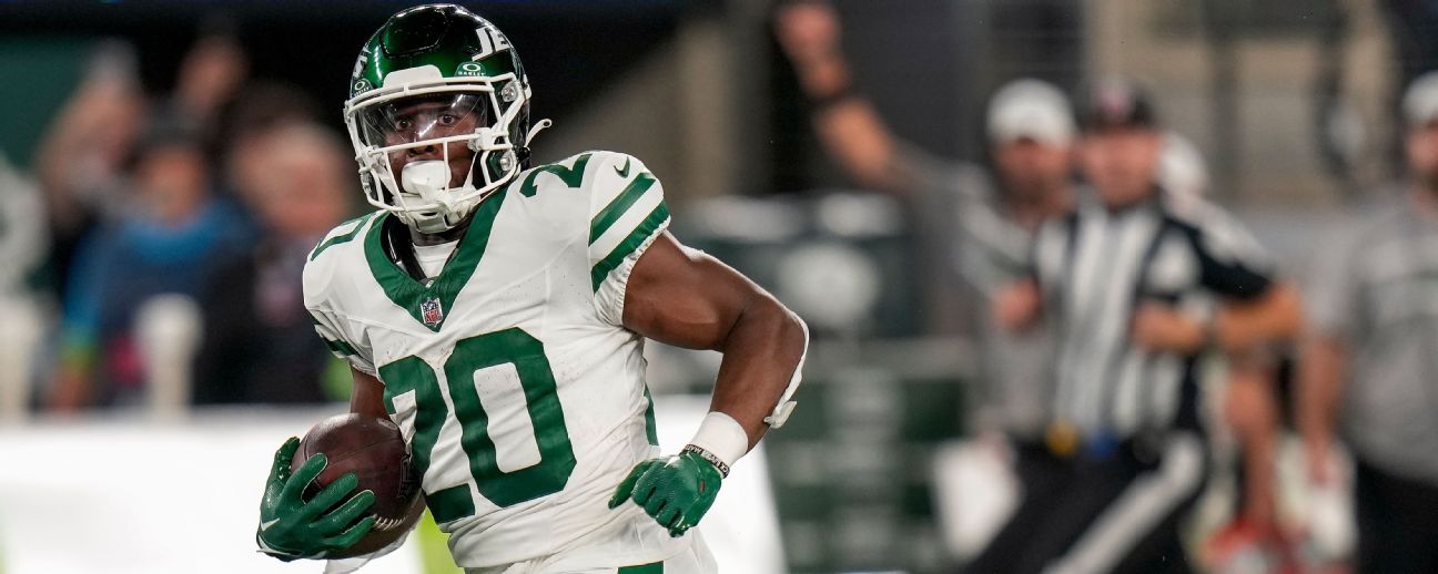 Breece Hall continues solid rookie season, Jets beat Packers 27-10