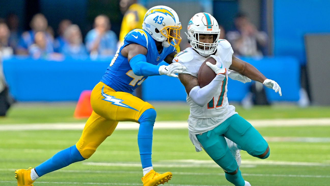 Miami Dolphins wide receiver Jaylen Waddle (17) runs a play during an NFL  football game against the Houston Texans, Sunday, Nov. 27, 2022, in Miami  Gardens, Fla. (AP Photo/Doug Murray Stock Photo - Alamy