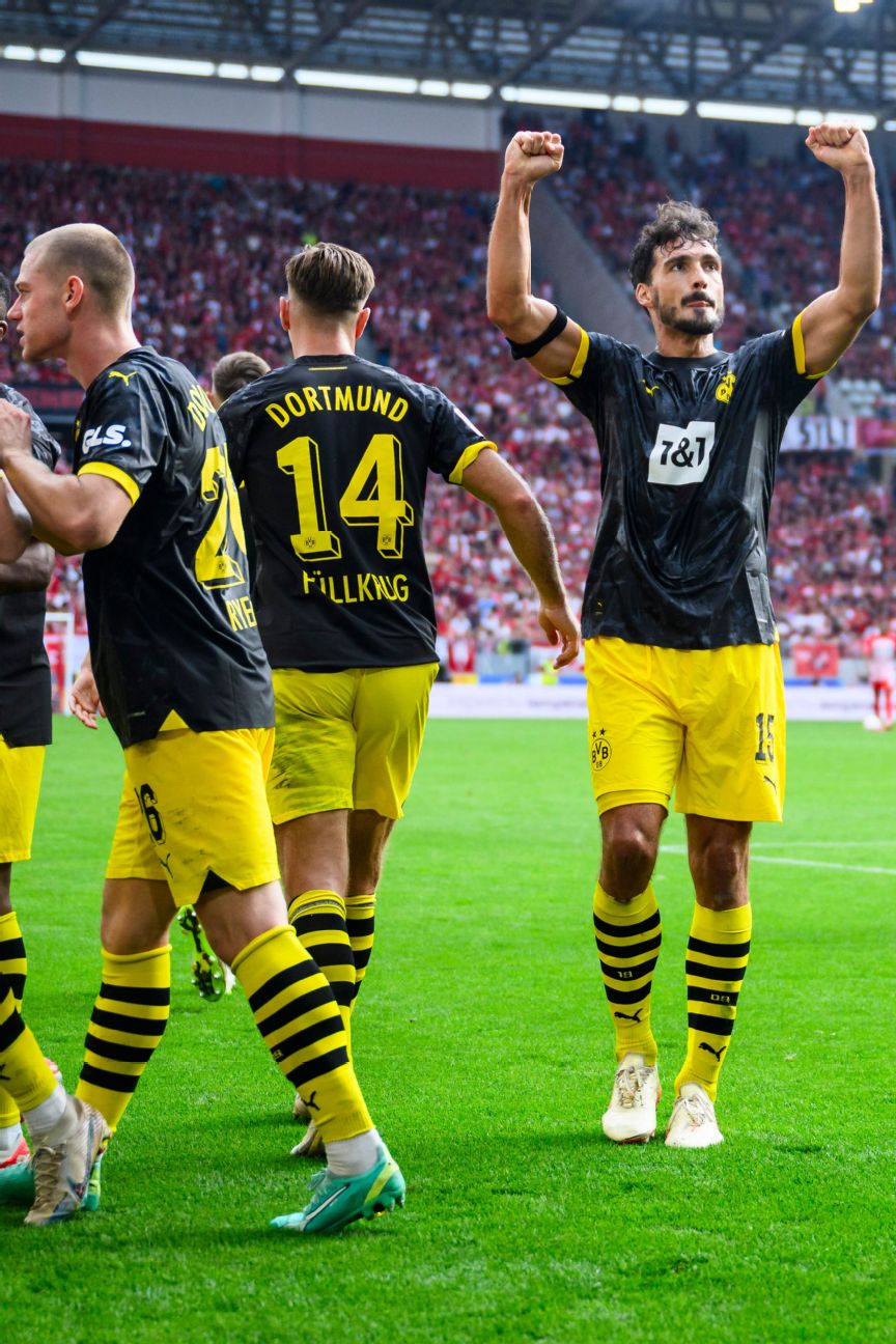 Borussia Dortmund win 4-2 at Freiburg in crazy game - anews