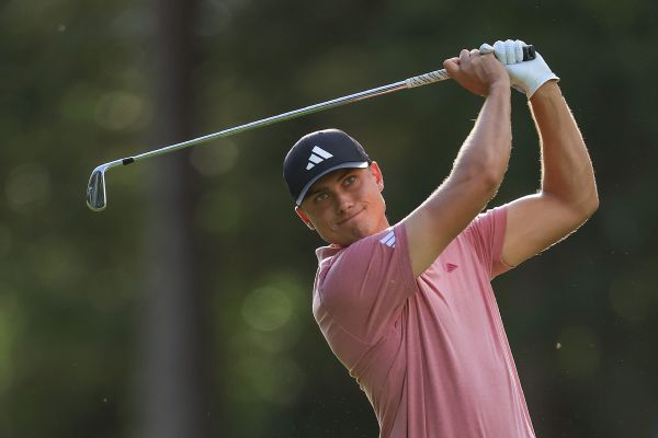 Aberg shoots 66, takes 2-shot lead at Wentworth