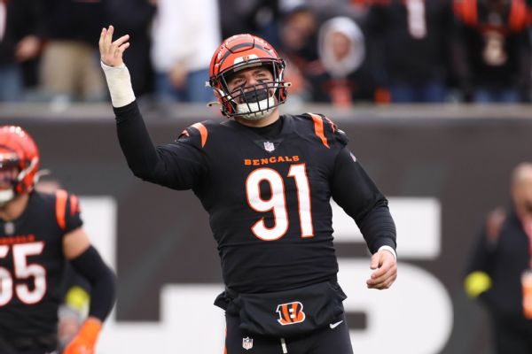 Bengals' Hendrickson back in facility for workouts