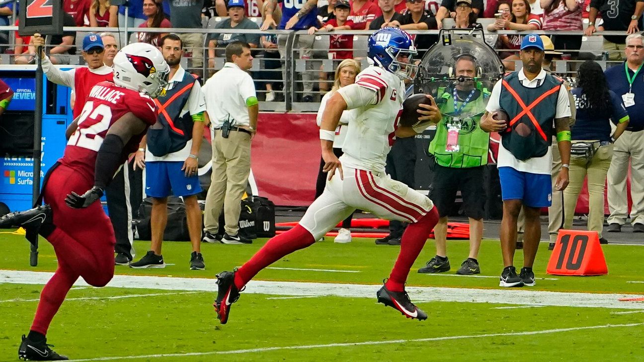 Daniel Jones leads Giants to quick touchdown against Panthers