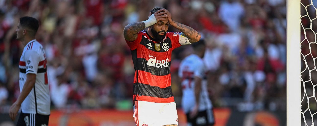 Gabriel Barbosa of Flamengo heads the ball during a Brasileirao match  News Photo - Getty Images